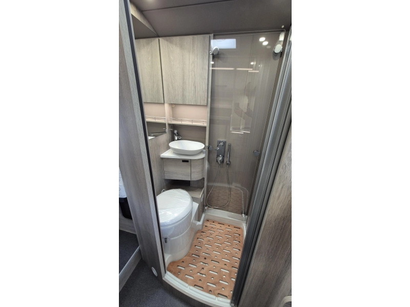 Bravia Mobil SWAN 636 180HP Automatic FullOption photo: 12