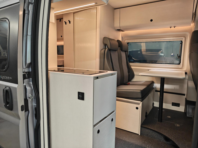 tourne mobil 6.4 Select 2.2 BlueHDI 180PS Automatik - ALL SEASON Foto: 2
