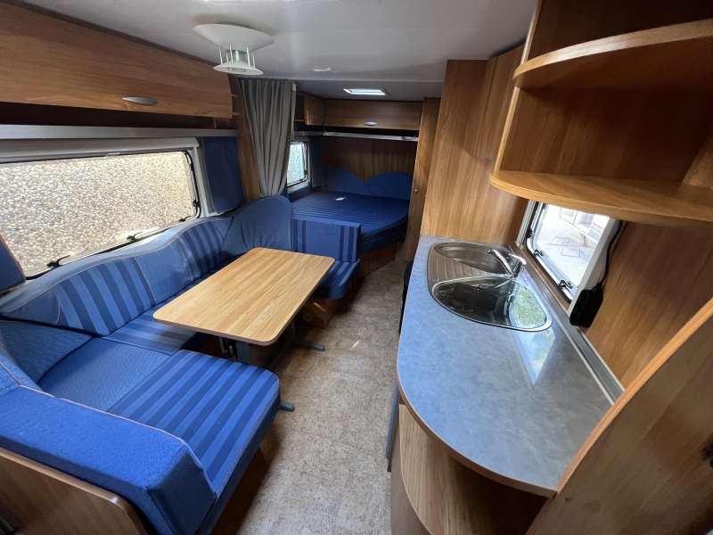 Bürstner Flipper 550 TK stapelbed  foto: 2