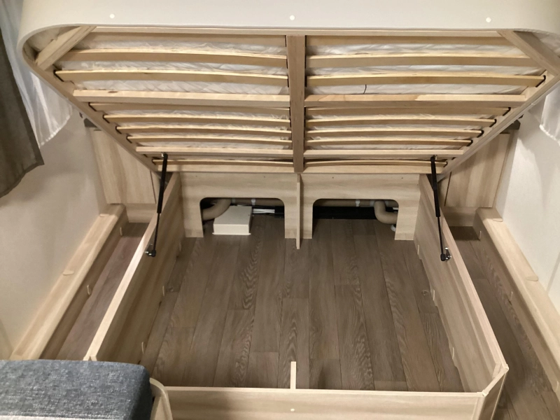 Hobby De Luxe 460 SFF Cama independiente/Ducha foto: 5