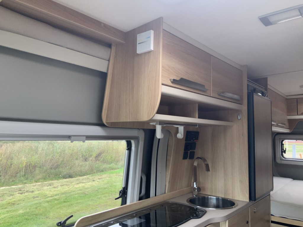 Knaus Boxstar Buscamper AUTOMAAT Dwars-bed, Motor-airco, Draaistoelen, Fietsendrager Busbiker, Bj.2017 Camper centrum on the road Marum foto: 6