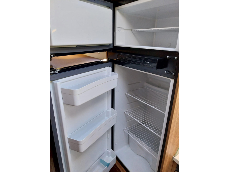 Carado T 448 met 3 grote zonnepanelen  foto: 7