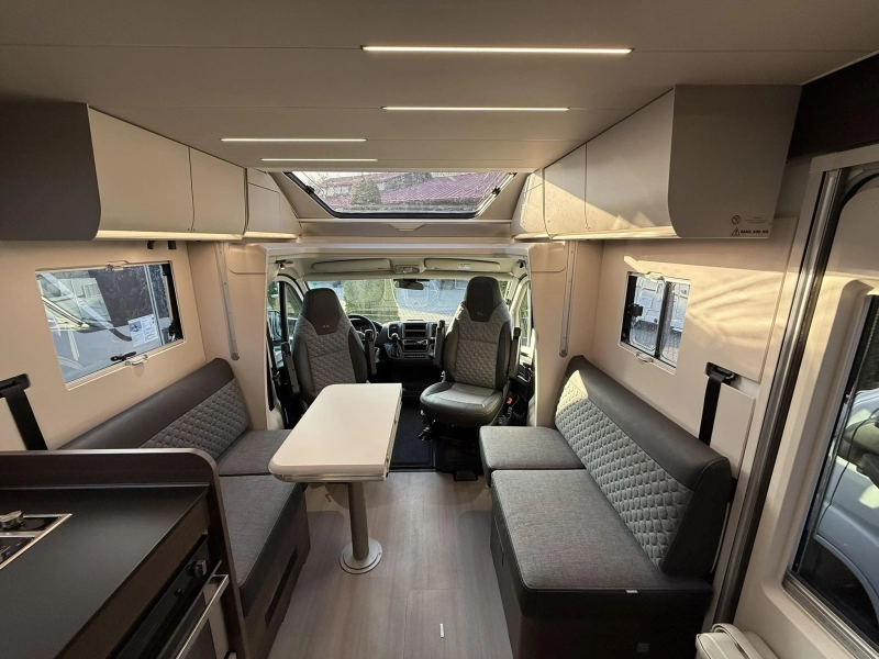 Adria Matrix Supreme 670 DL Automaat - 180PK - 44H  foto: 13