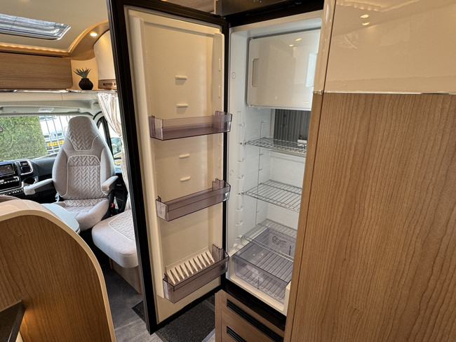 Carthago T 460 KB LE 140 pk AUTOMAAT 9-Traps Euro6 Fiat Ducato **Enkele lengtebedden/Bomvol opties/4 zitplaatsen/Lithium/Zonnepaneel/Omvo foto: 17