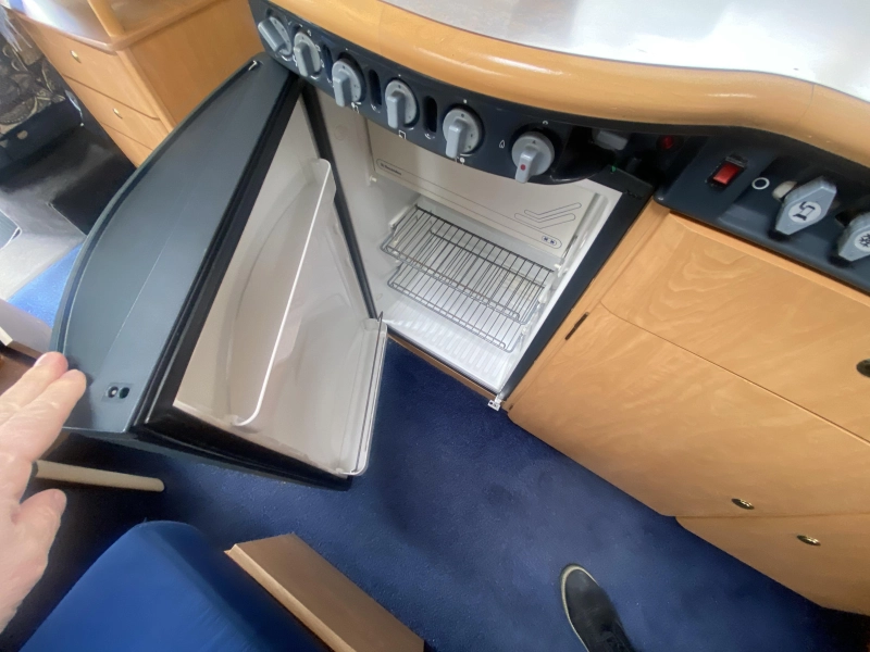Dethleffs Globetrotter Frans bed Airco dinette  foto: 11