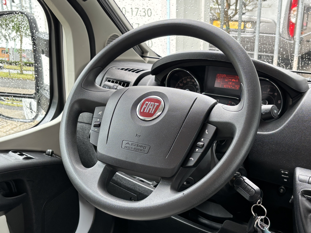 LMC PASSION V 643 G AUTOMAAT ENKELE BEDDEN EURO6 10.000KM! foto: 12