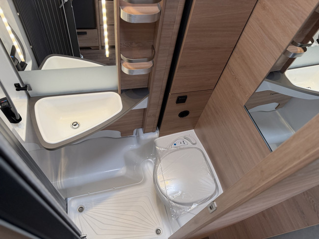 Knaus Live Wave 650 MEG Black Select foto: 20