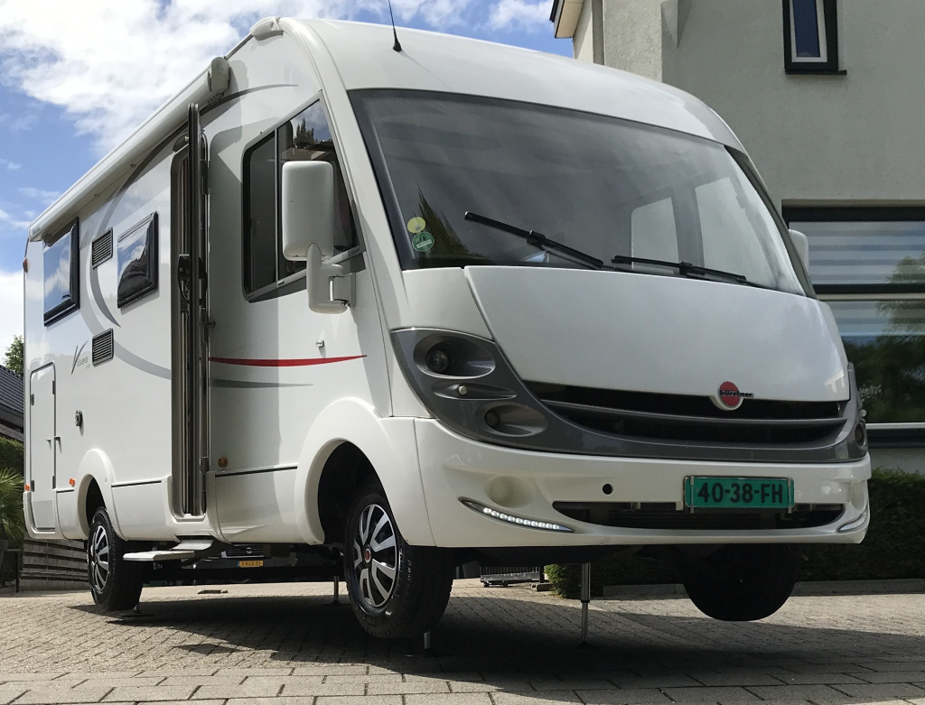 Bürstner Viseo i 690 # level systeem # Enkele bedden & Hefbed # foto: 1