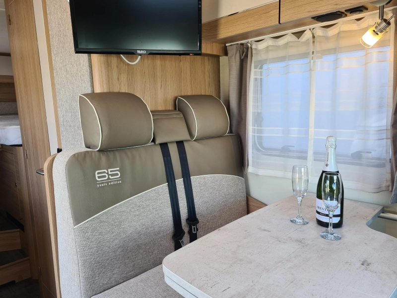 LMC Breezer V 643 G Lengtebedden/Schotel  foto: 6