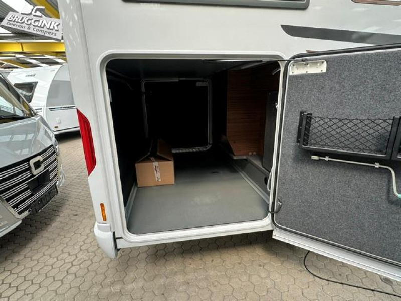 Carthago Chic C-Line T 4.9 LE MERCEDES photo: 3