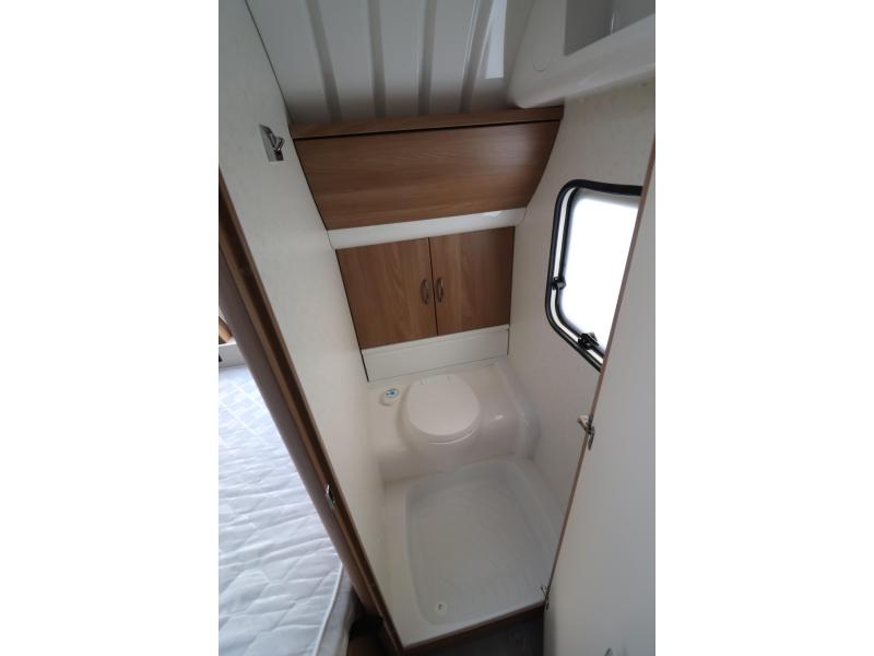 Hobby De Luxe 400 SFE Mover, voortent, fietsdr.  foto: 10