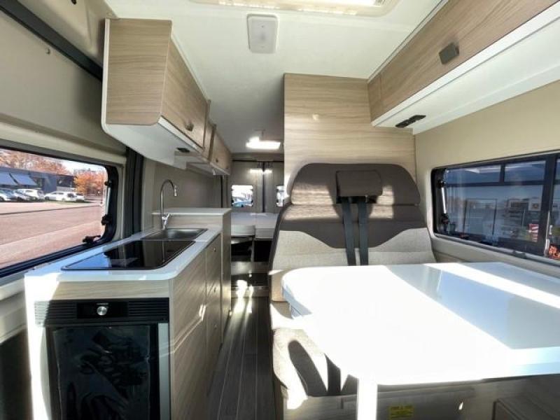 Forster V 636 EB 160hp Single Beds and Pop-top Roof photo: 4
