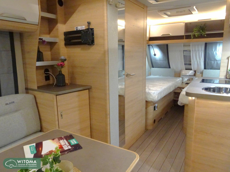 Knaus Sudwind Black Selection 460 EU 50 jaar Witoma voordeel!  foto: 2