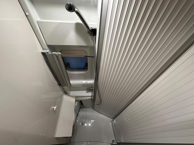 Malibu Van First Class Two Rooms 640 LE RB Charming GT Skyview photo: 10