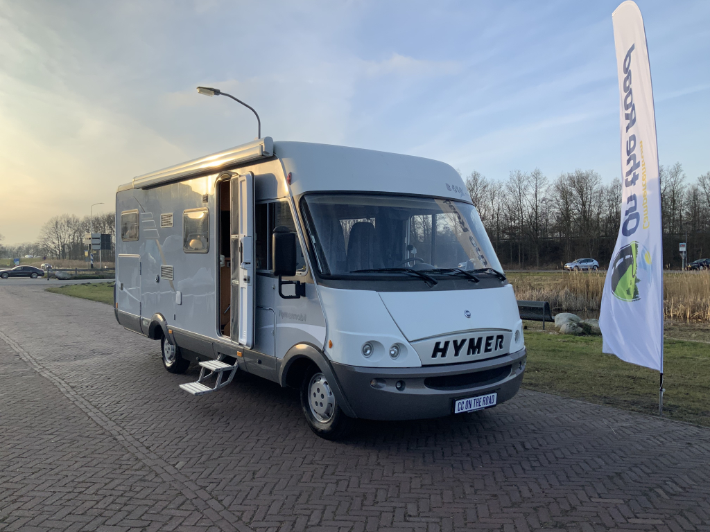Hymer B 614 2.8 JTD 146 PK Integraal, Dwars – bed & Hef-bed, Garage etc., Bj. 2005 Camper centrum on the road