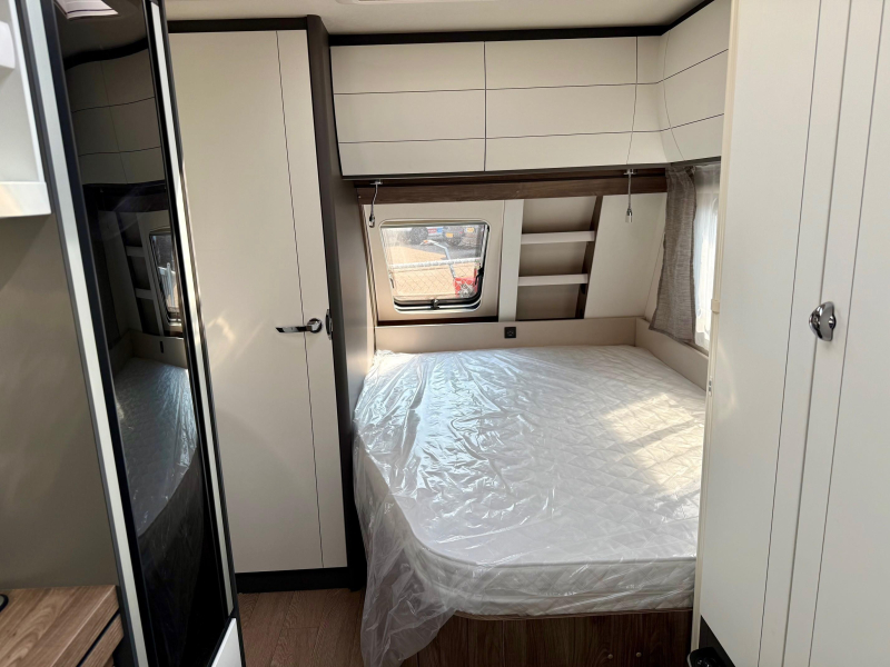 Hobby Excellent Edition 460 UFE Cama francesa y asiento redondo! foto: 7
