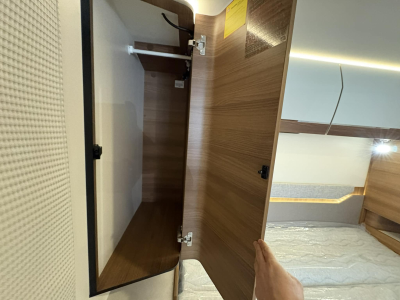 Rapido 696 FF SEHR KOMPLETT Foto: 18