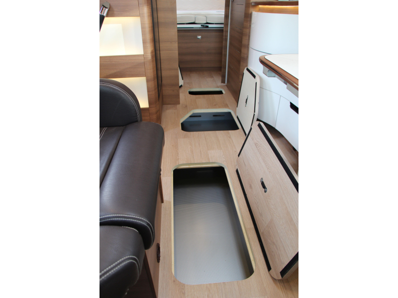 Rapido M96 Queensbed + Hefbed  foto: 68