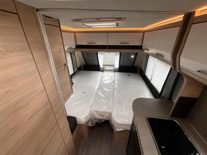 Knaus Sudwind Black Selection 500 EU ENKELE BEDDEN-VLOERVERW  foto: 11