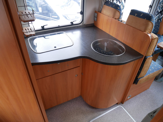 Weinsberg Meteor, Alkoof, Veel ruimte 6.50 Meter Alkoof foto: 12