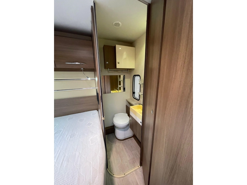 Chausson Flash 625 Cama abatible 52000 km 2015 foto: 19