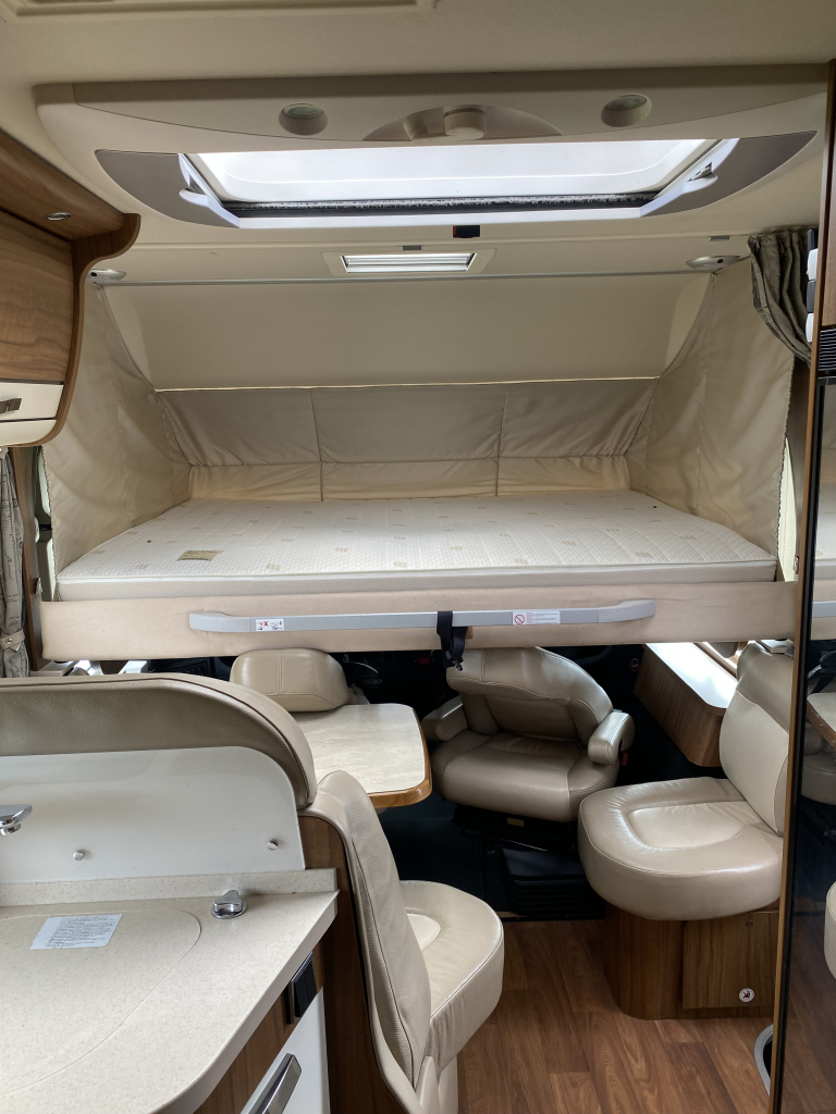 Hymer B 678 PL AUTOM&Aacute;TICO di&eacute;sel de 3 litros con 177 CV, camas longitudinales y cama abatible A&ntilde;o 2016. Centrum On the Road en Noorderringweg 4 en Marum. foto: 27