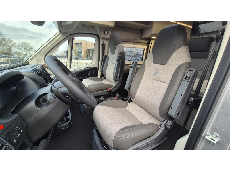 Bravia Mobil SWAN 636 180HP Automatic FullOption photo: 5
