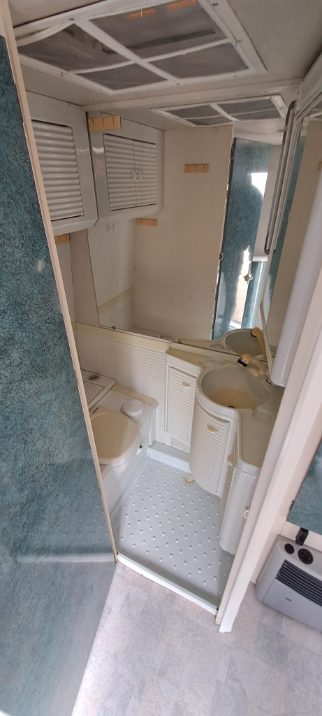 KIP Hy-line, met voortent, luifel en MOVER! foto: 11