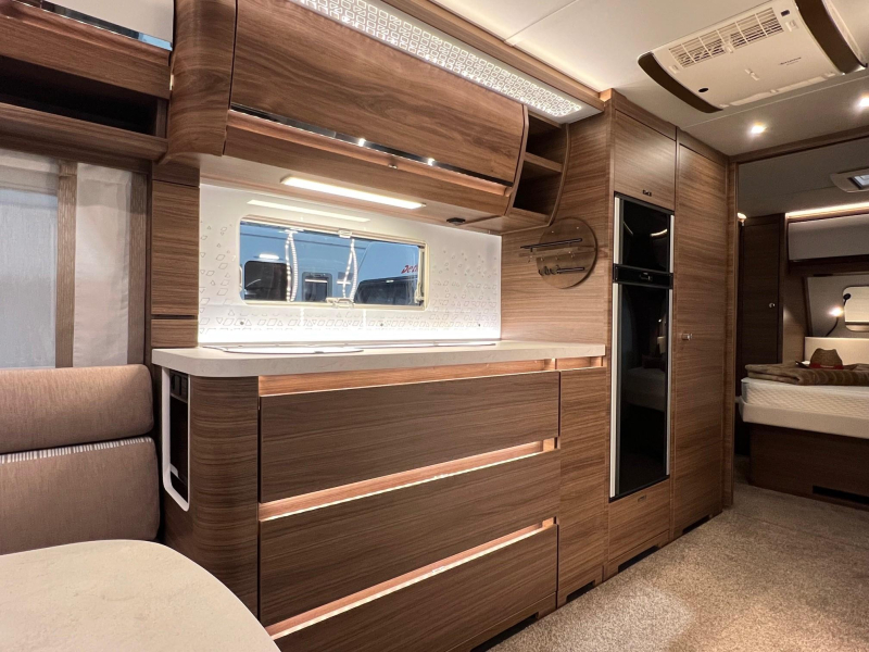 Tabbert Puccini 685 DF queensbed, mover, airco  foto: 8