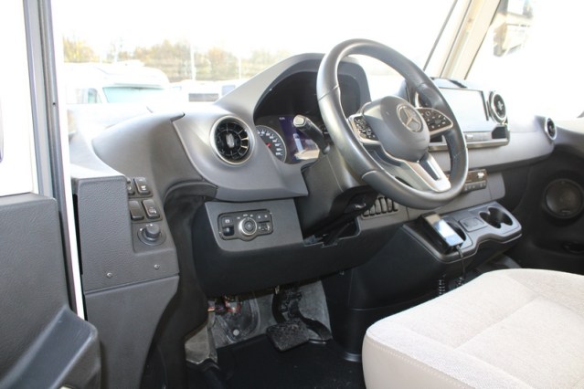 Volledig luchtgeveerde Hymer B ML I 780 9 G Tronic Automaat 170 pk Mercedes 417 CDI (53  foto: 4