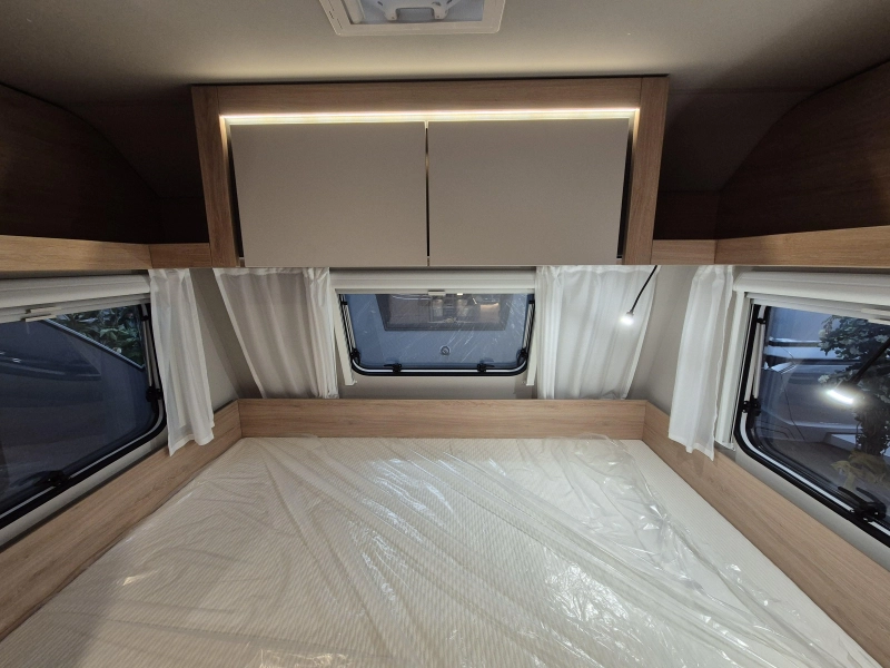 Knaus Sport 500 QDK met 3 stapelbedden!  foto: 6