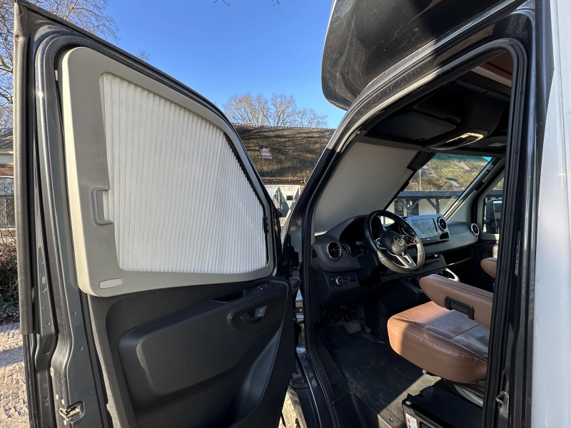 Bürstner Lyseo M Harmony Line 690 G | Mercedes | automaat  foto: 2
