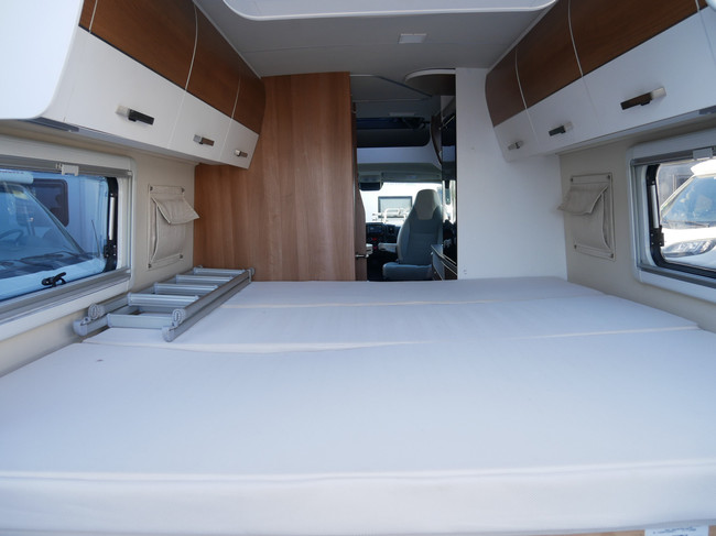 Knaus Van Tourer, Camas longitudinales, Techo elevable para dormir, Autom&aacute;tico de 9 velocidades. foto: 19
