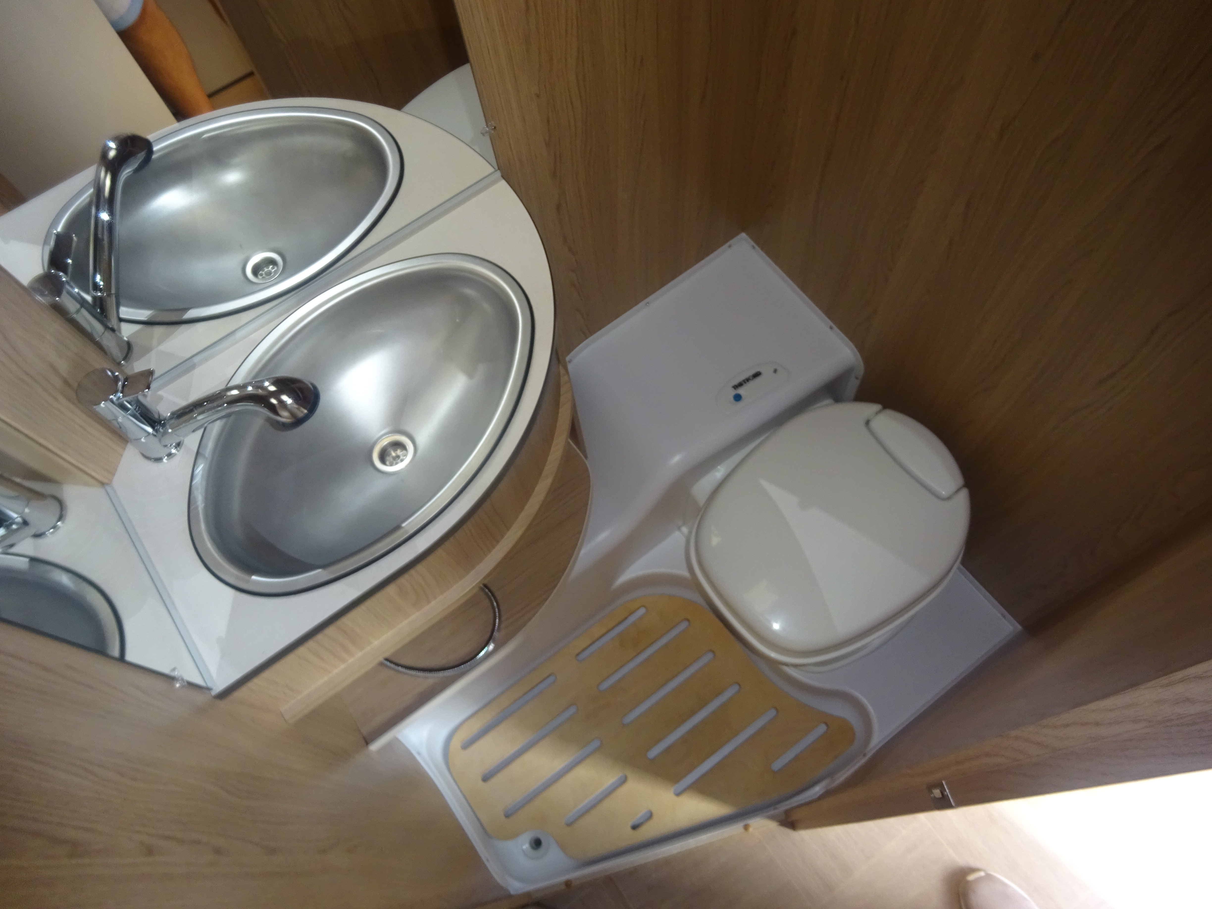 Lmc Sassino 460 LU Enkele Bedden/Vaste Luifel foto: 20