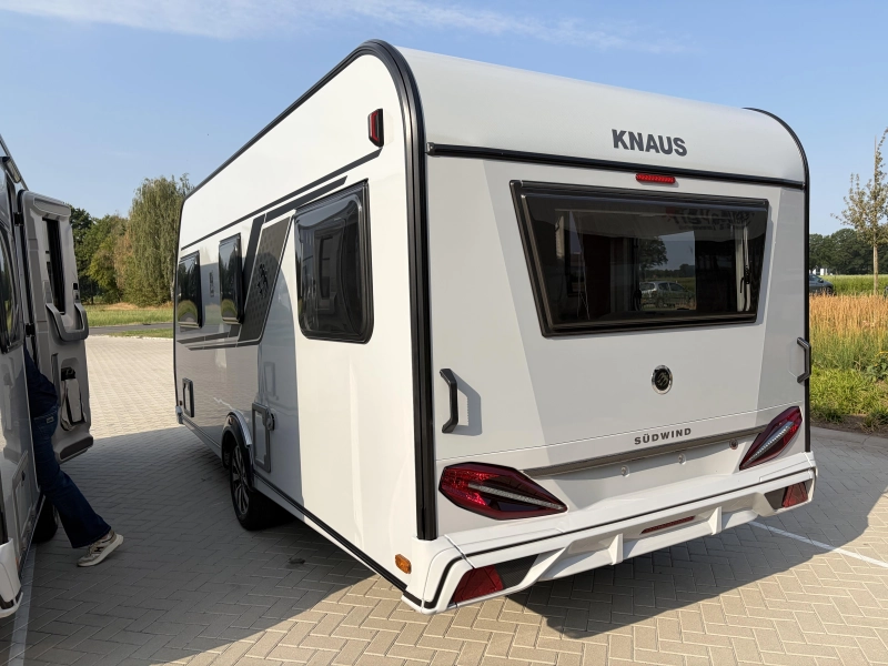 Knaus Sudwind Black Selection 460 EU enkele bedden / dinette  foto: 2