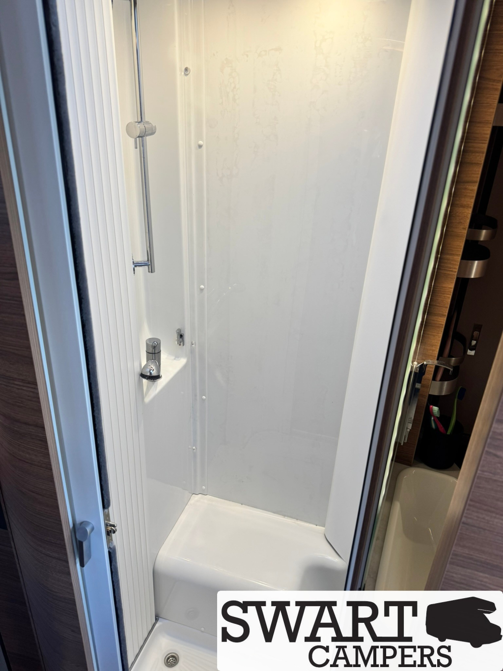 Knaus L!ve TI 650 MEG, Enkele bedden Automaat foto: 15