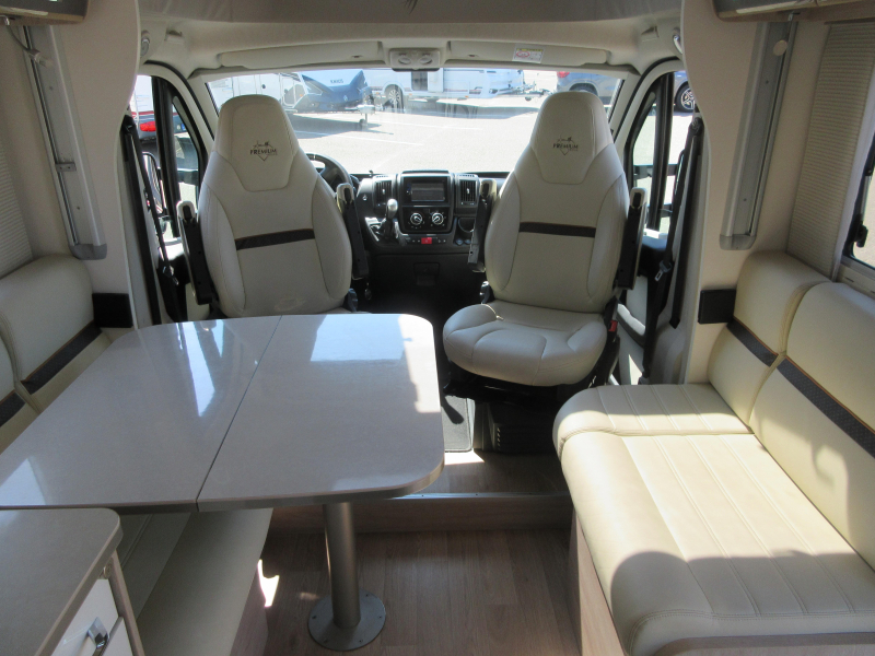 Rapido 696 F Premium Edition AUTOMAAT FACE TO FACE  foto: 3