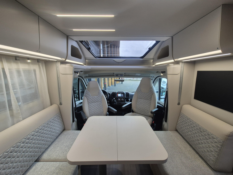 Adria Matrix 650 DL Face to face Foto: 9