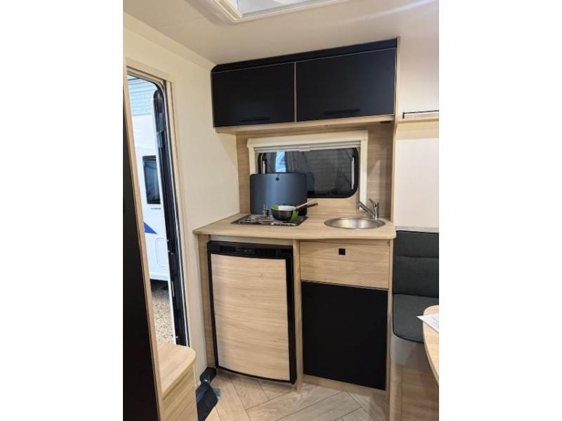 Caravelair Sport-Line 410 zwart met lichtgrijs  foto: 13