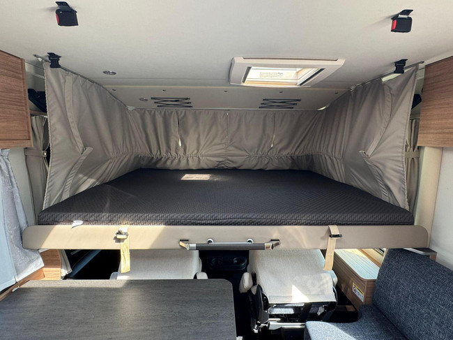 Weinsberg 700MEG CaraCore 9T-Automatic Single Beds Pull-down Bed Awning Bicycle Rack photo: 21