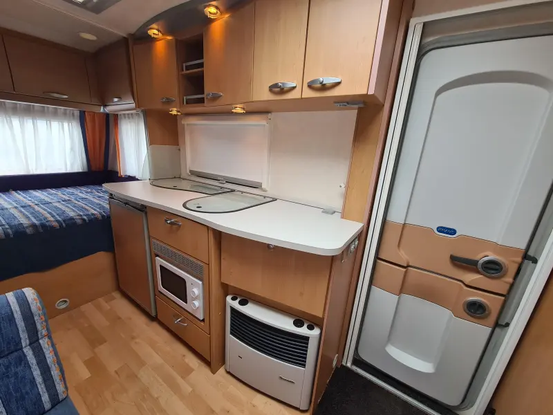 Knaus Sudwind Special 420 QD Voortent, Cassetteluifel!  foto: 9