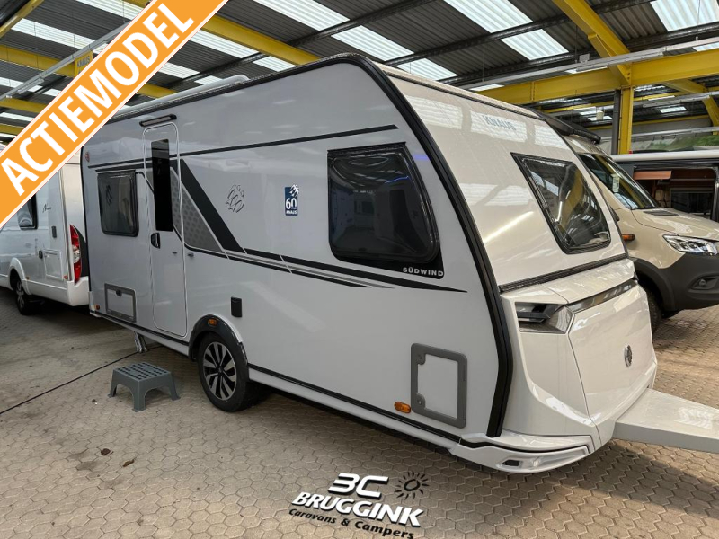 Knaus Sudwind 60 Years 450 FU FRANS BED EN RONDZIT