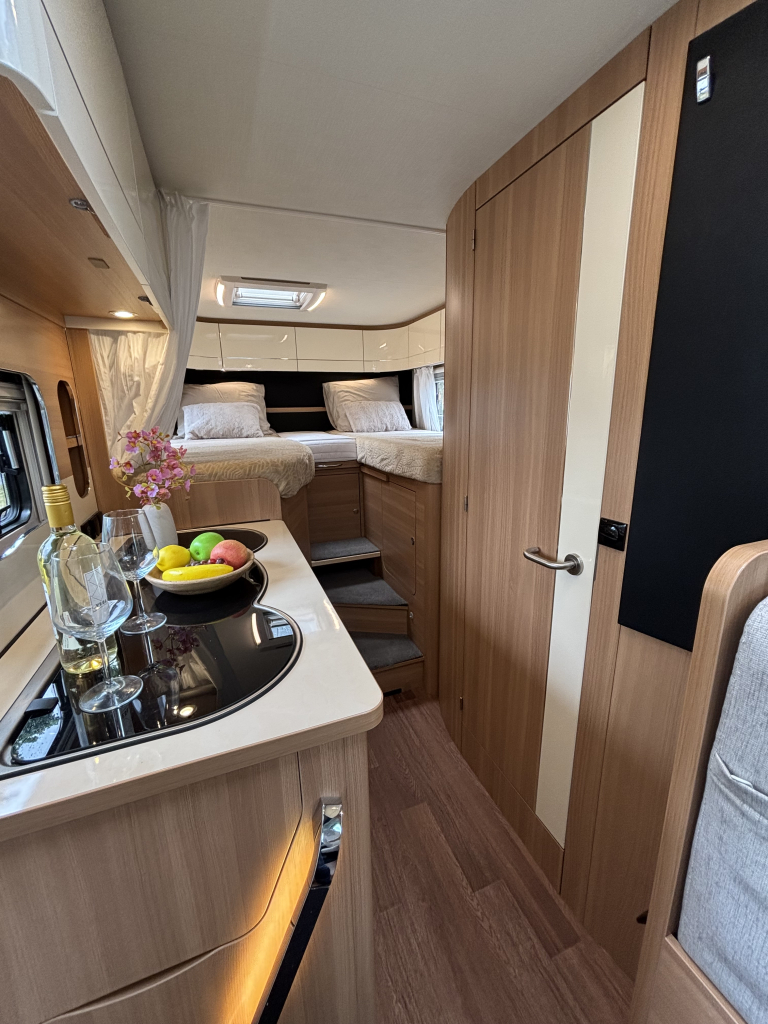 LMC PASSION V 643 G AUTOMATIK EINZELBETTEN EURO6 10.000KM! Foto: 8