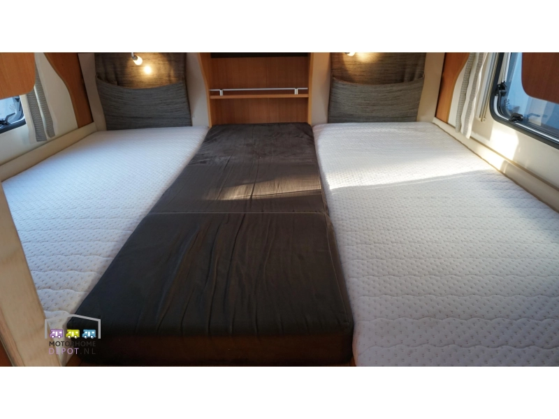 B&uuml;rstner Ixeo 726 Camas longitudinales y cama abatible foto: 12