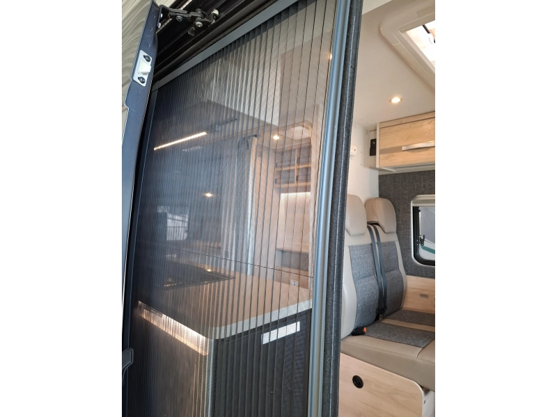 Dethleffs Globetrail 600 140PK Dwarsbed Solar  foto: 4
