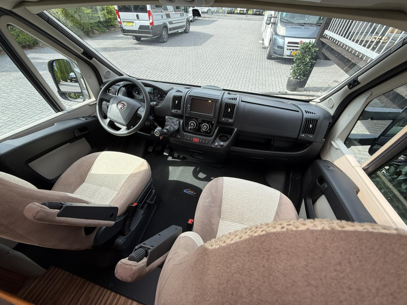 Adria Coral 670 SL Lengtebedden  foto: 7
