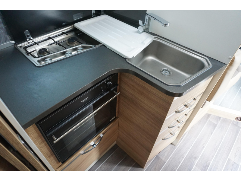 Adria Matrix Platinum 670 SC 5. Sitzplatz / Dachklimaanlage Foto: 10