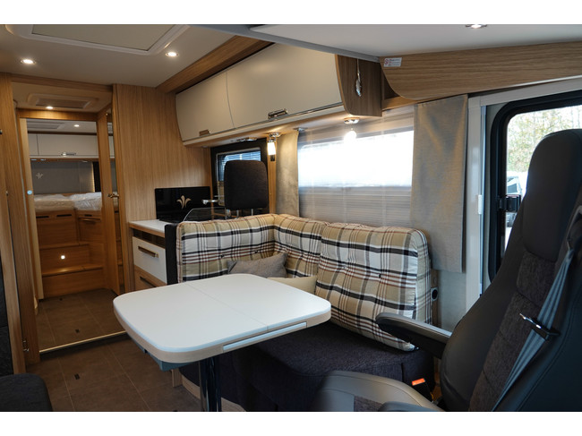 NIESMANN BISCHOFF Arto 85 E 180Pk Automatic | Eifel grey | New | 4-seater | Roof air conditioning photo: 6