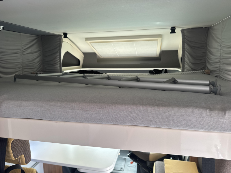 Sun Living S 70 SL Camas longitudinales cama abatible foto: 9