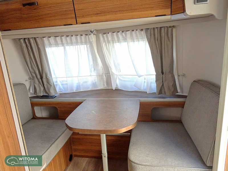 Eriba Touring Legend 542 versi&oacute;n completa y bonita foto: 4